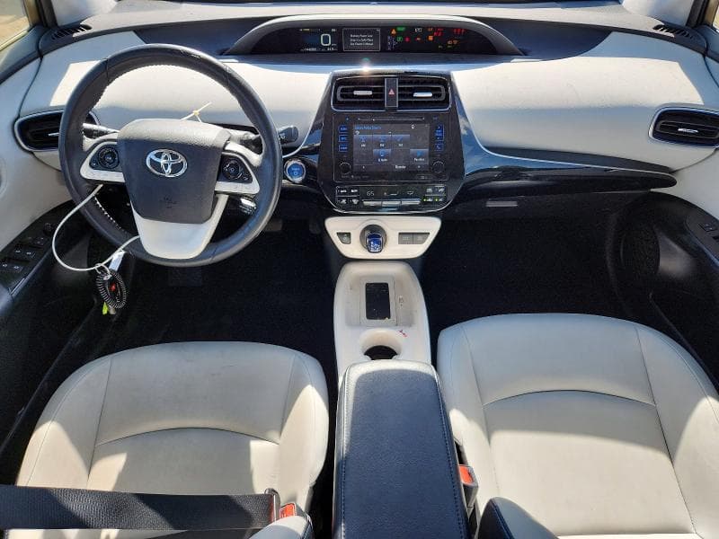 2017 TOYOTA PRIUS THREE TOURING 8