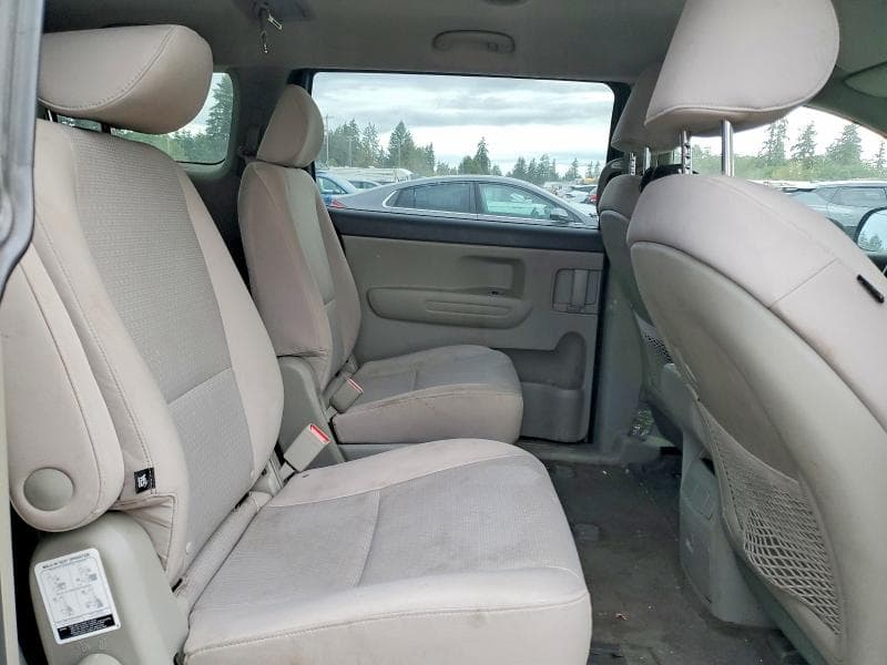 2017 KIA SEDONA LX 11