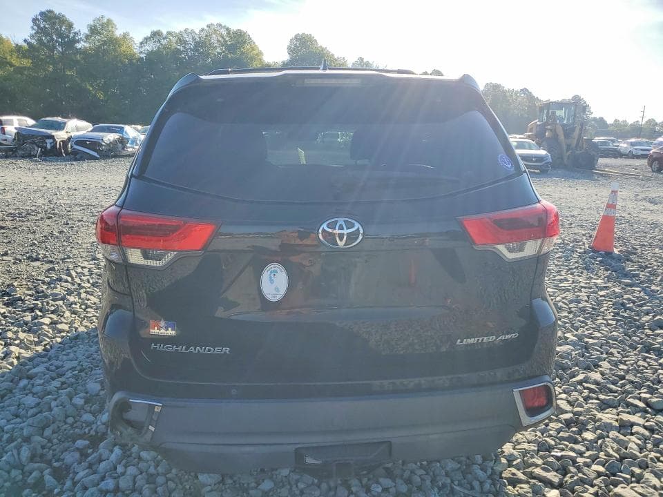 2017 TOYOTA HIGHLANDER LIMITED PLATINUM 6