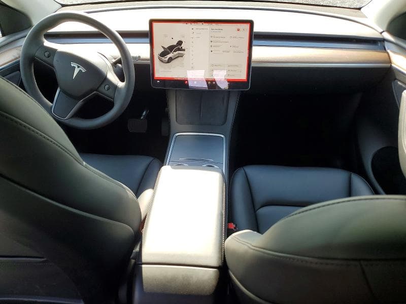 2024 TESLA MODEL Y 8