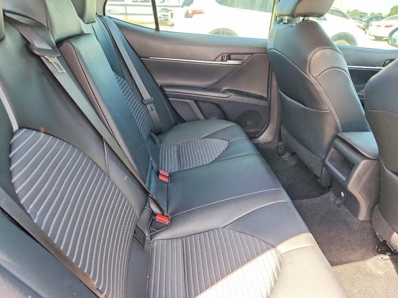 2020 TOYOTA CAMRY SE 10