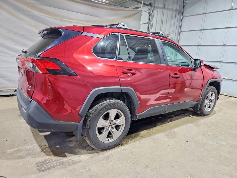 2025 TOYOTA RAV4 XLE 3