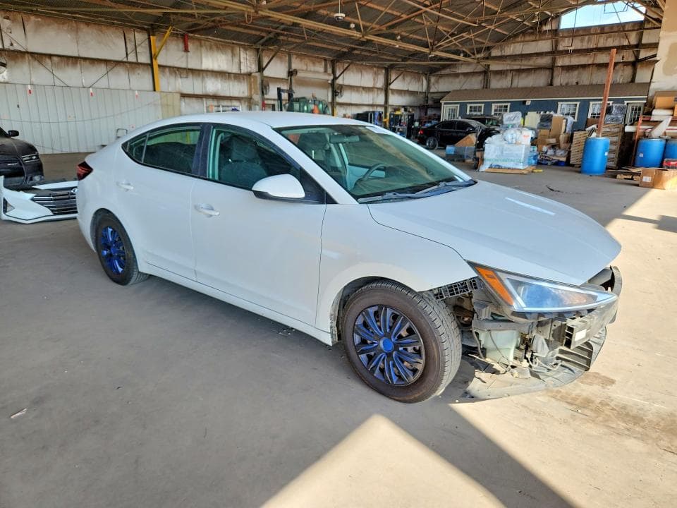 2019 HYUNDAI ELANTRA SE 4