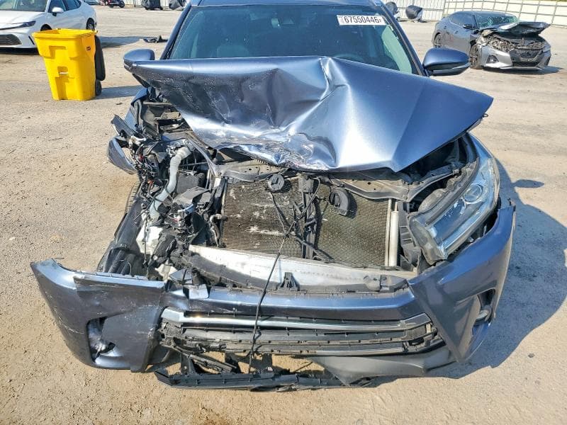 2019 TOYOTA HIGHLANDER LIMITED 12