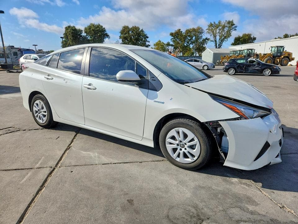 2017 TOYOTA PRIUS TWO 4