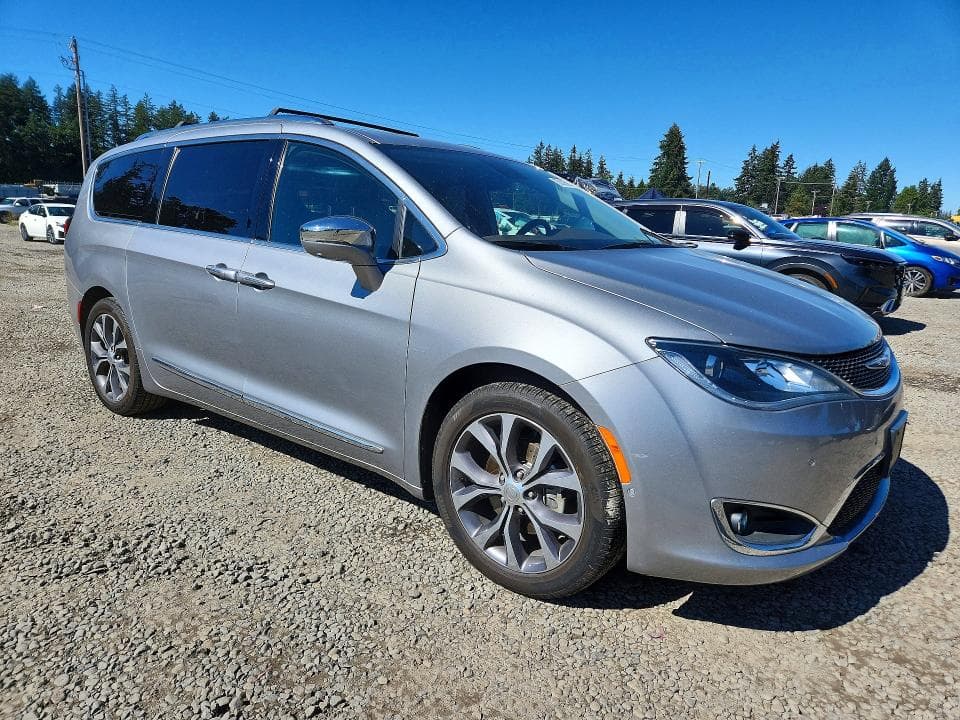 2017 CHRYSLER PACIFICA LIMITED 4