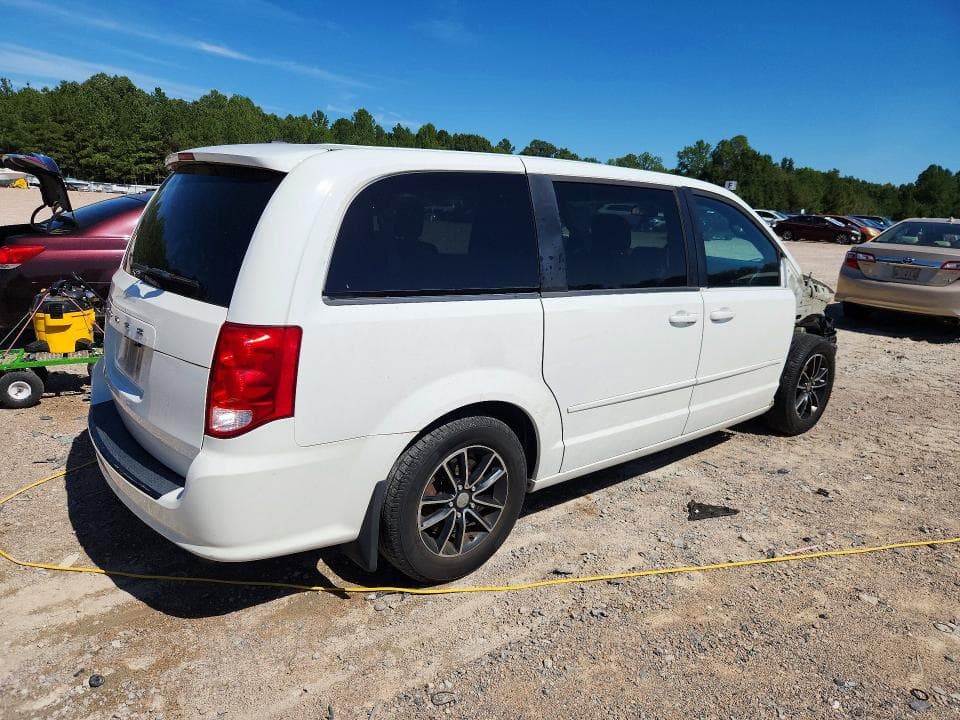 2017 DODGE GRAND CARAVAN SE 3