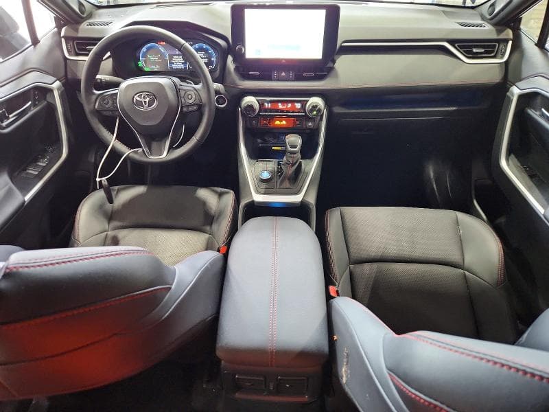 2025 TOYOTA RAV4 XSE 8