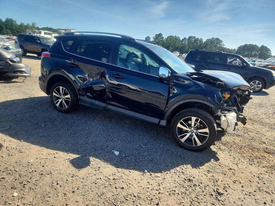 2017 TOYOTA RAV4 XLE 4