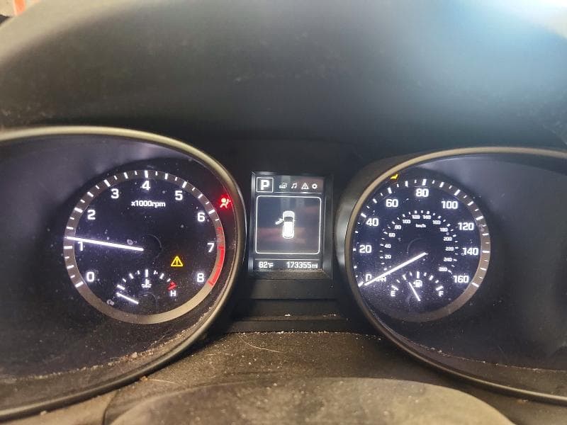 2017 HYUNDAI SANTA FE SE 9