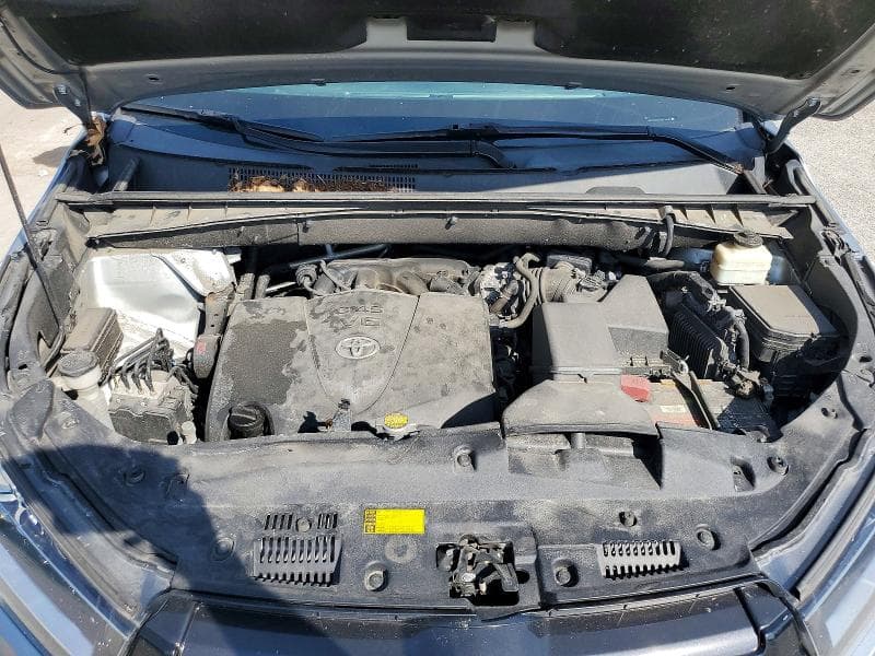 2017 TOYOTA HIGHLANDER SE 12