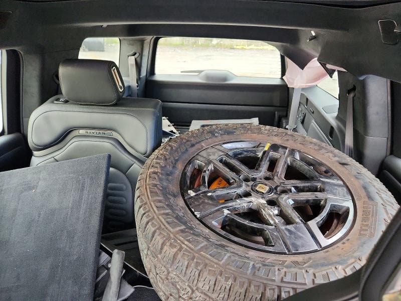 2023 RIVIAN R1S ADVENTURE 10