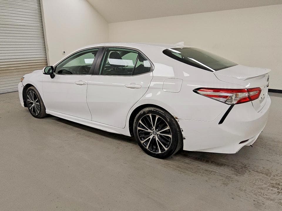 2020 TOYOTA CAMRY SE 2