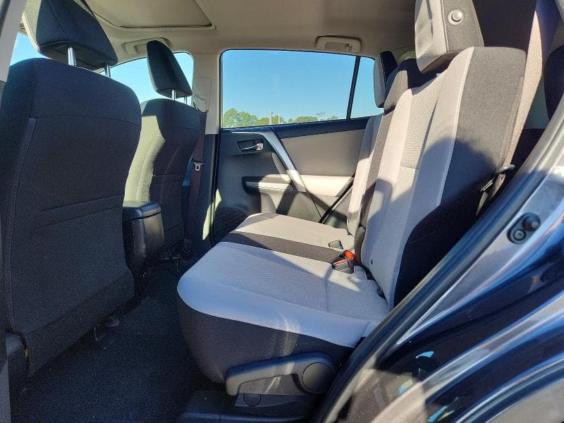 2017 TOYOTA RAV4 XLE 11
