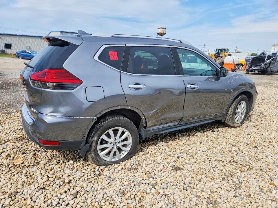 2017 NISSAN ROGUE SV 3