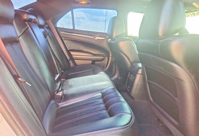 2019 CHRYSLER 300 S 10