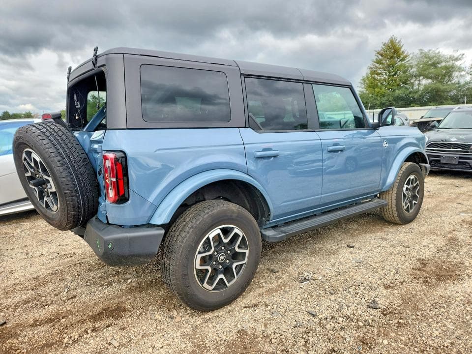 2024 FORD BRONCO OUTER BANKS 3