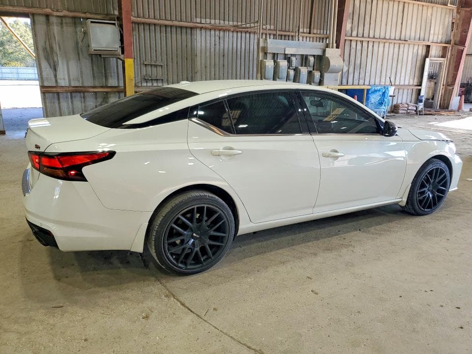 2023 NISSAN ALTIMA SR 3