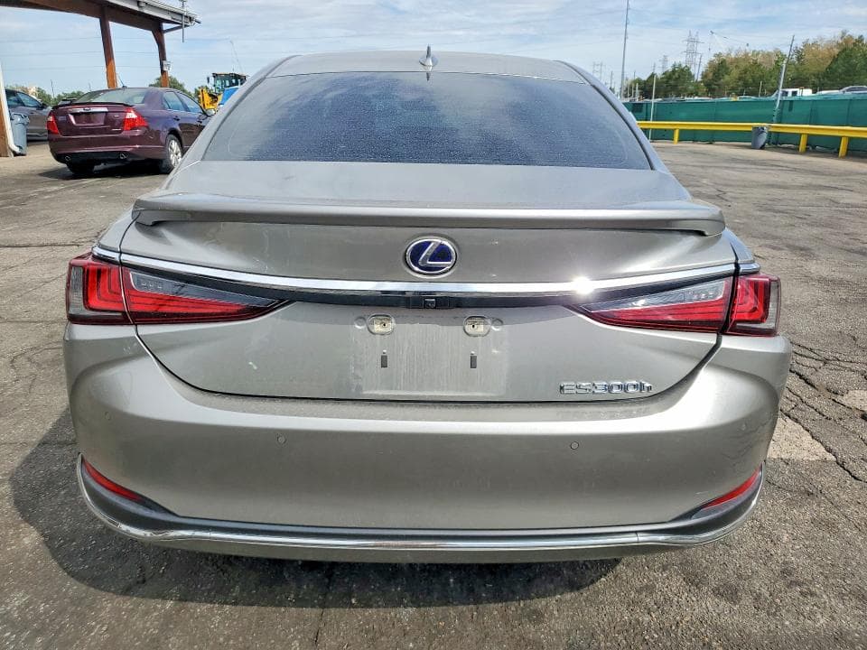 2021 LEXUS ES 300H 6