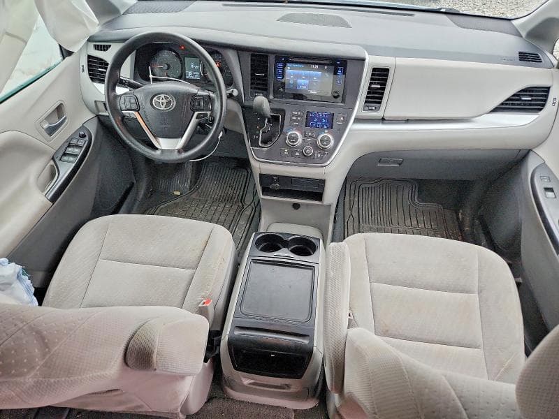 2017 TOYOTA SIENNA LE 8