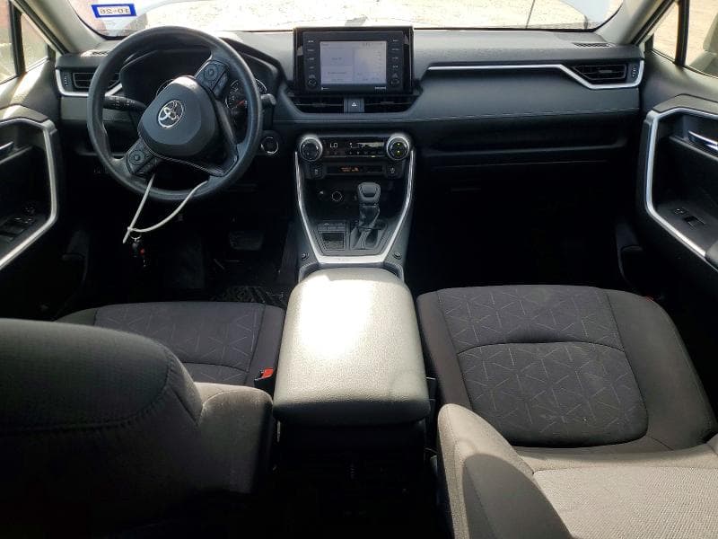 2020 TOYOTA RAV4 XLE 8