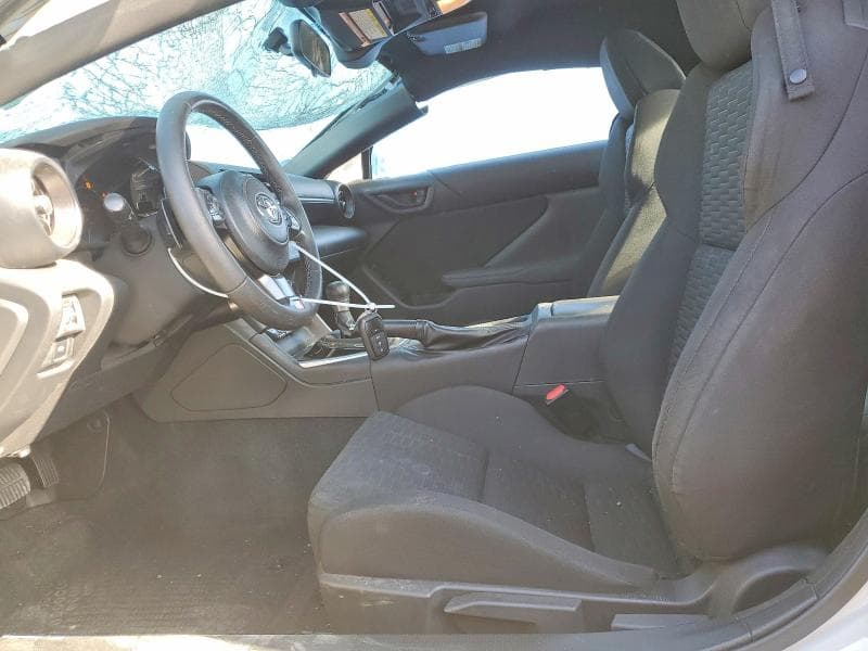 2024 TOYOTA GR86 BASE 7