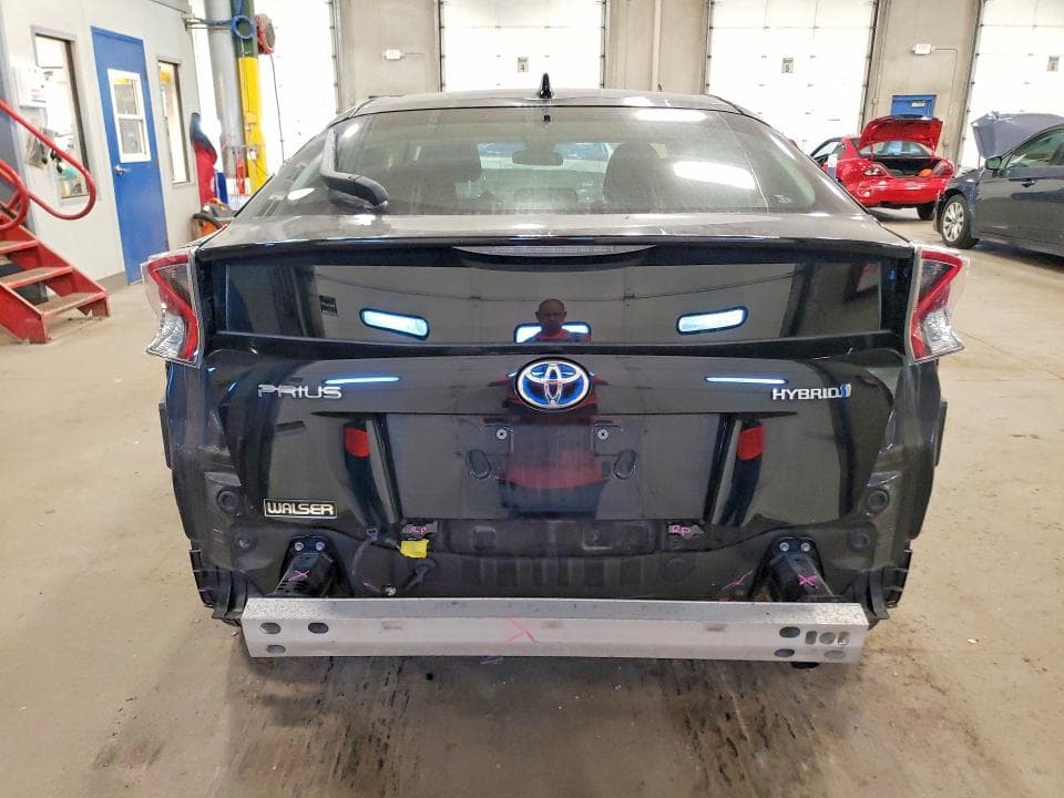 2017 TOYOTA PRIUS TWO 6