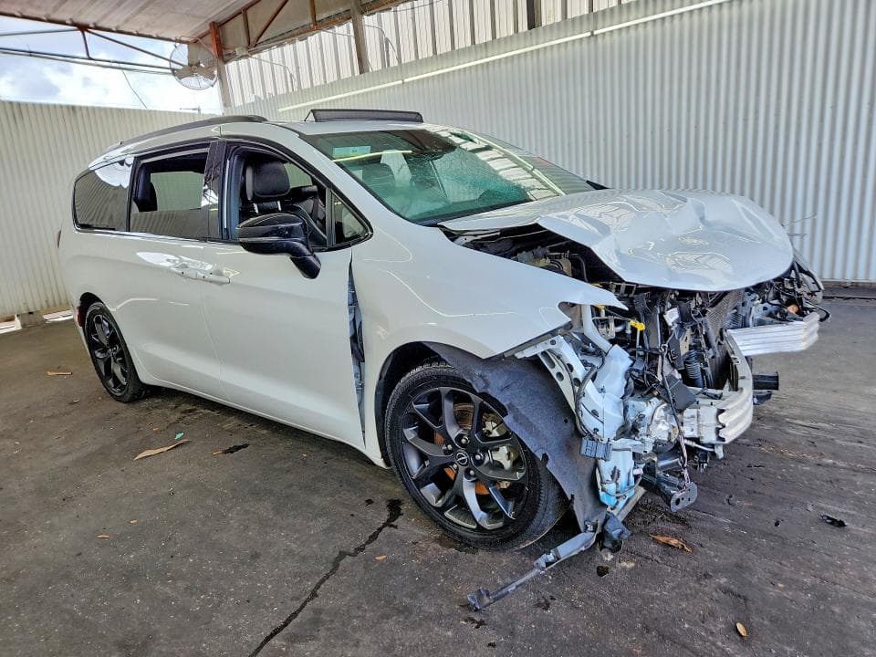 2025 CHRYSLER PACIFICA LIMITED 4