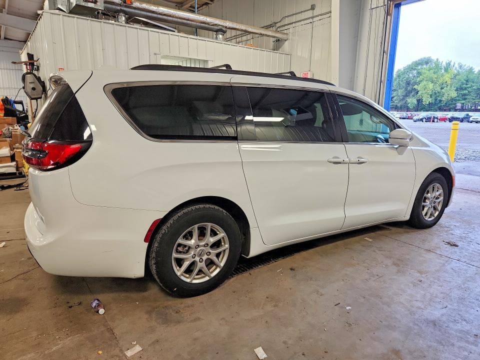 2022 CHRYSLER PACIFICA TOURING L 3