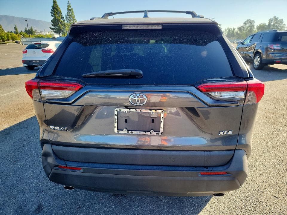 2019 TOYOTA RAV4 XLE 6
