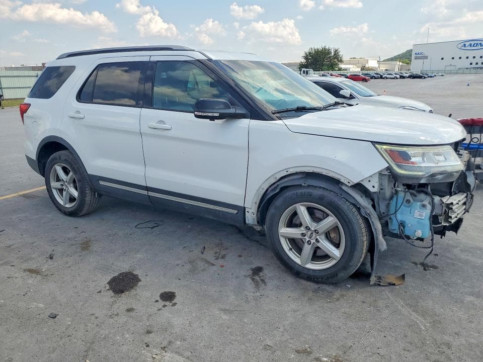 2017 FORD EXPLORER XLT 4