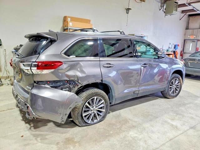 2019 TOYOTA HIGHLANDER XLE 3
