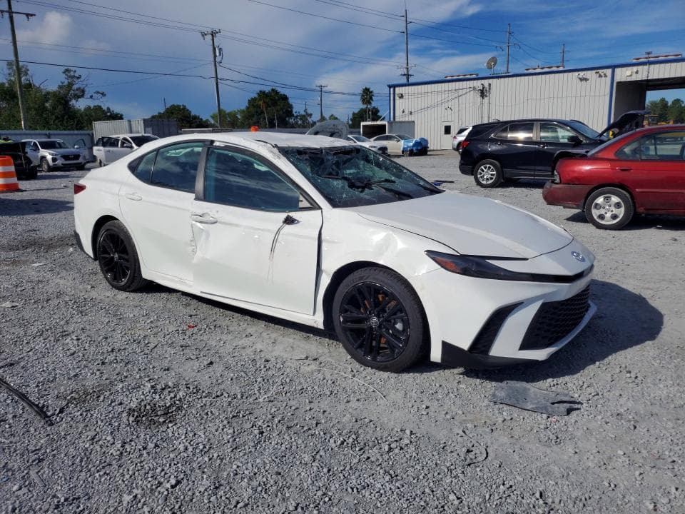 2025 TOYOTA CAMRY SE 4
