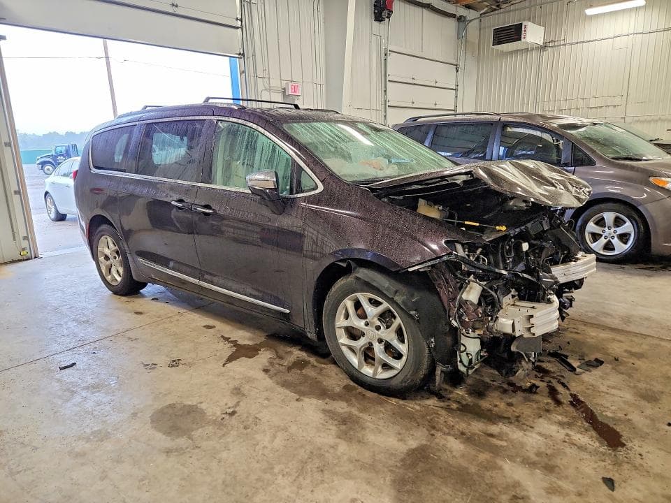 2017 CHRYSLER PACIFICA LIMITED 4