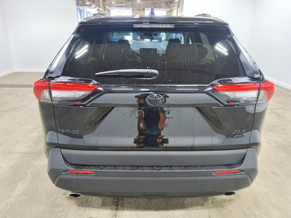 2025 TOYOTA RAV4 XLE PREMIUM 6