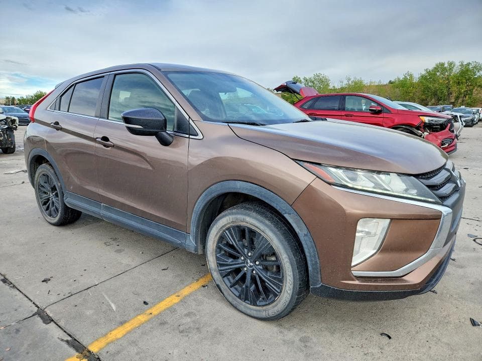 2019 MITSUBISHI ECLIPSE CROSS LE 4