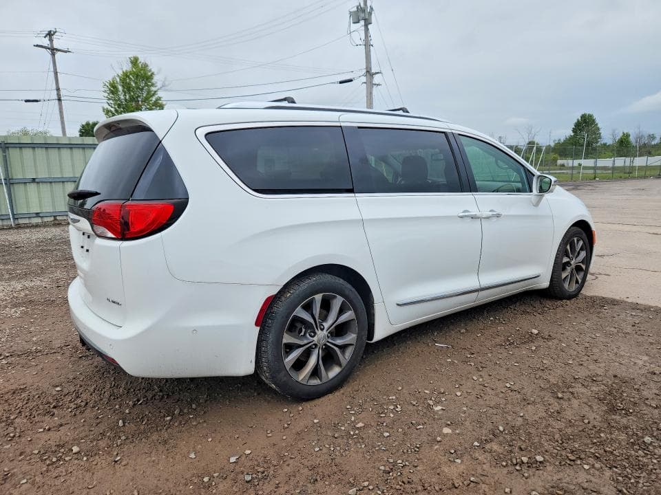 2017 CHRYSLER PACIFICA LIMITED 3