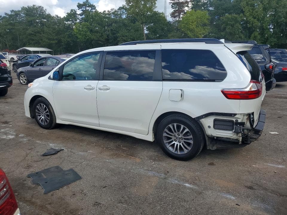 2018 TOYOTA SIENNA XLE 8-PASSENGER 2