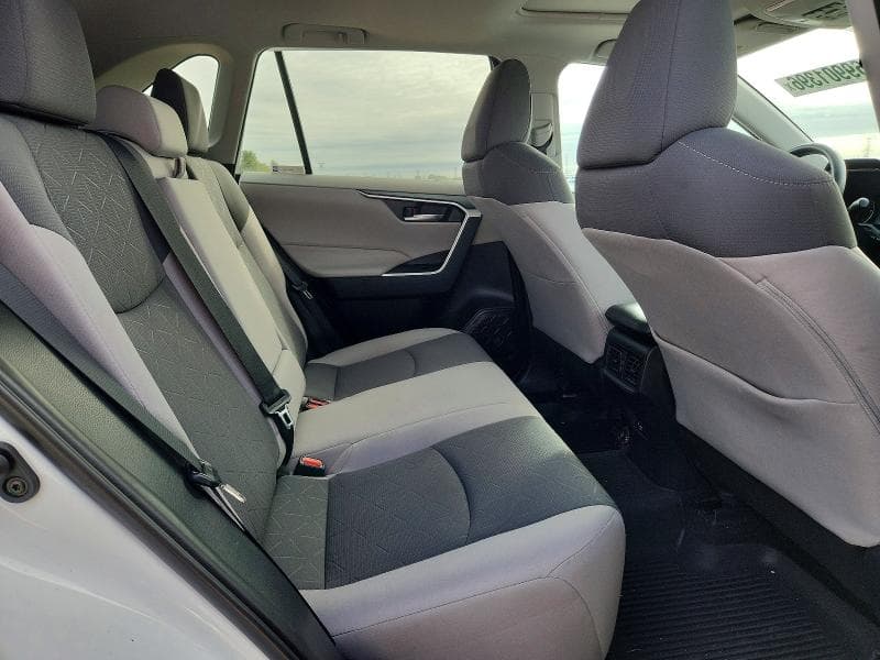2019 TOYOTA RAV4 XLE 10