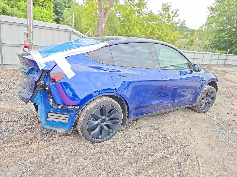 2025 TESLA MODEL Y 3