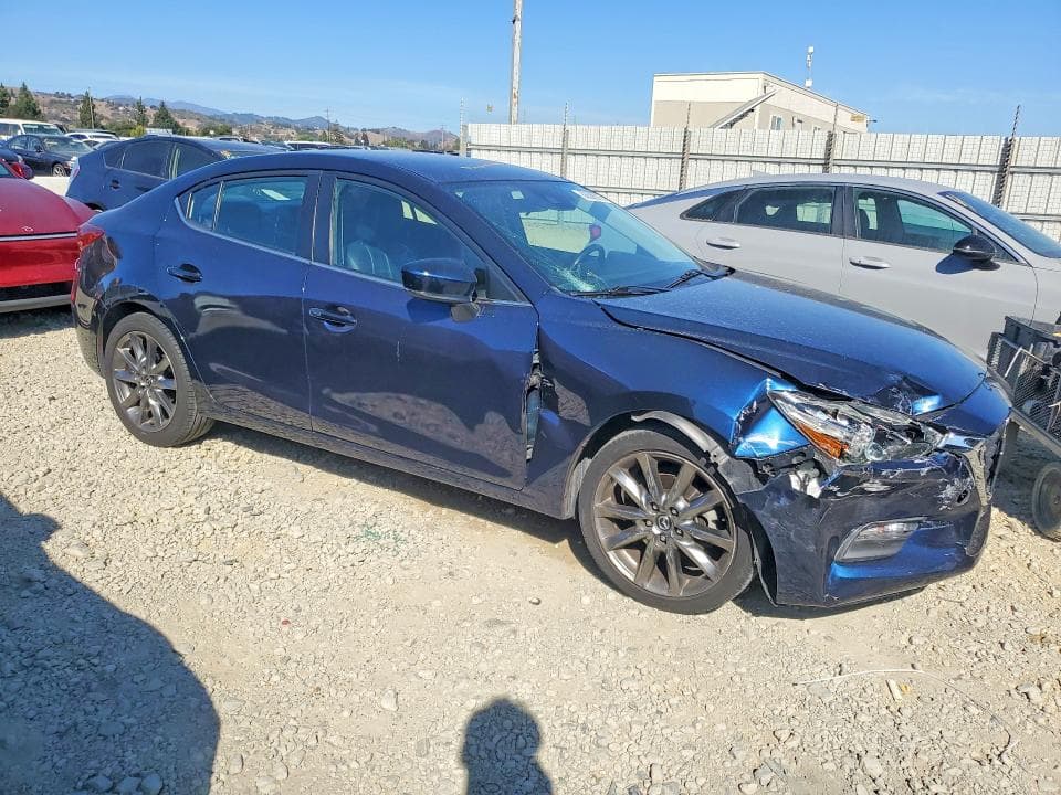 2018 MAZDA 3 TOURING 4