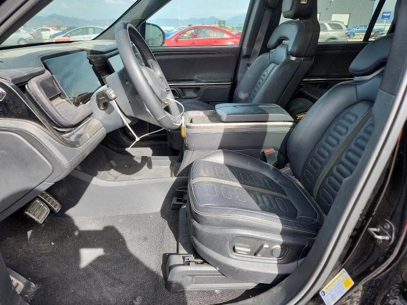 2023 RIVIAN R1S ADVENTURE 7