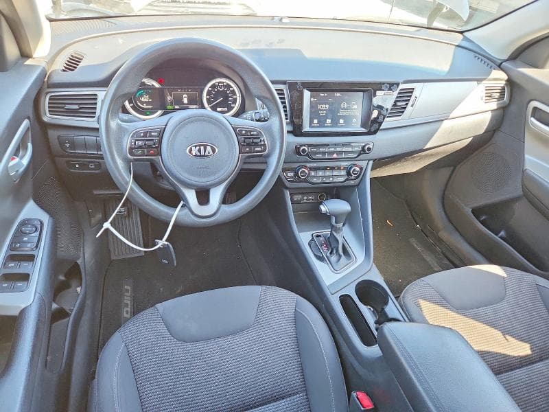 2017 KIA NIRO LX 8