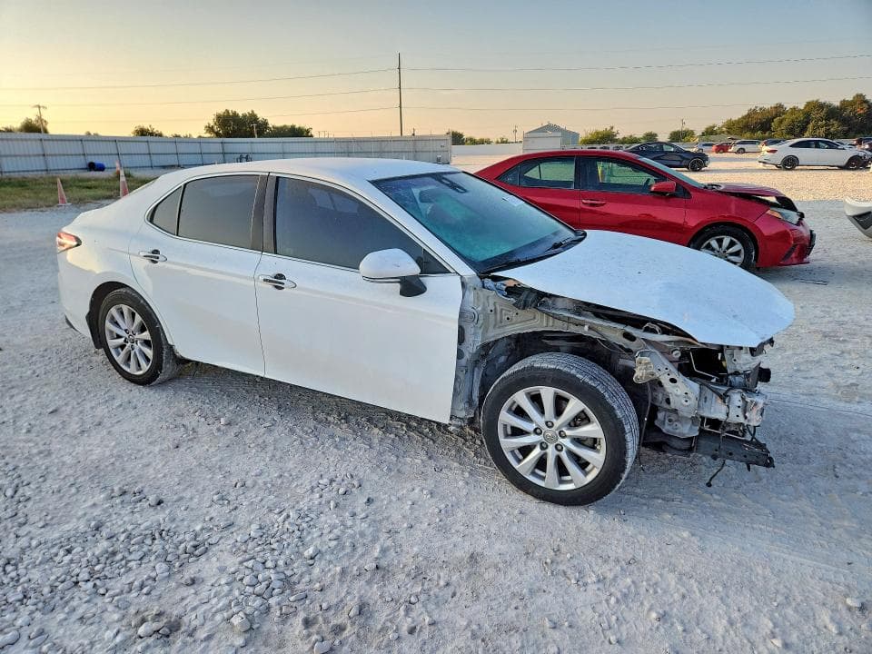 2018 TOYOTA CAMRY LE 4