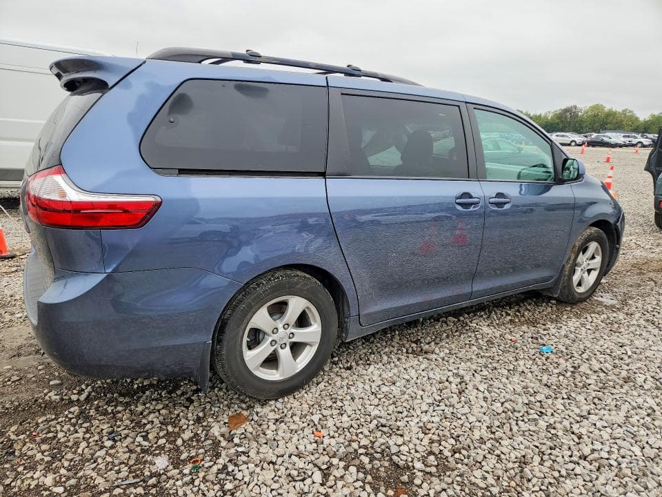 2017 TOYOTA SIENNA LE 3