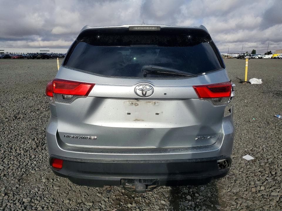 2017 TOYOTA HIGHLANDER XLE 6