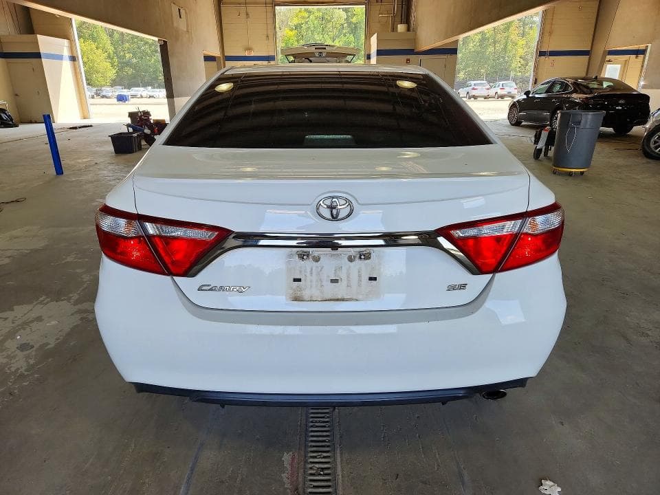 2017 TOYOTA CAMRY SE 6