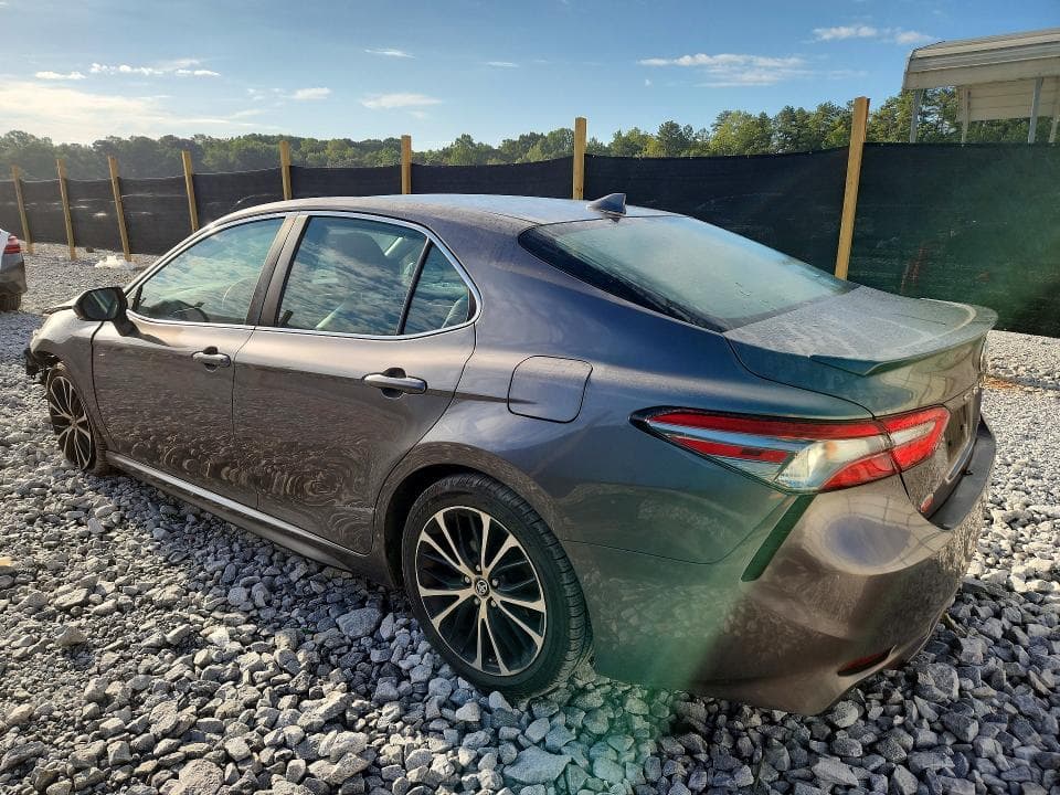 2018 TOYOTA CAMRY SE 2