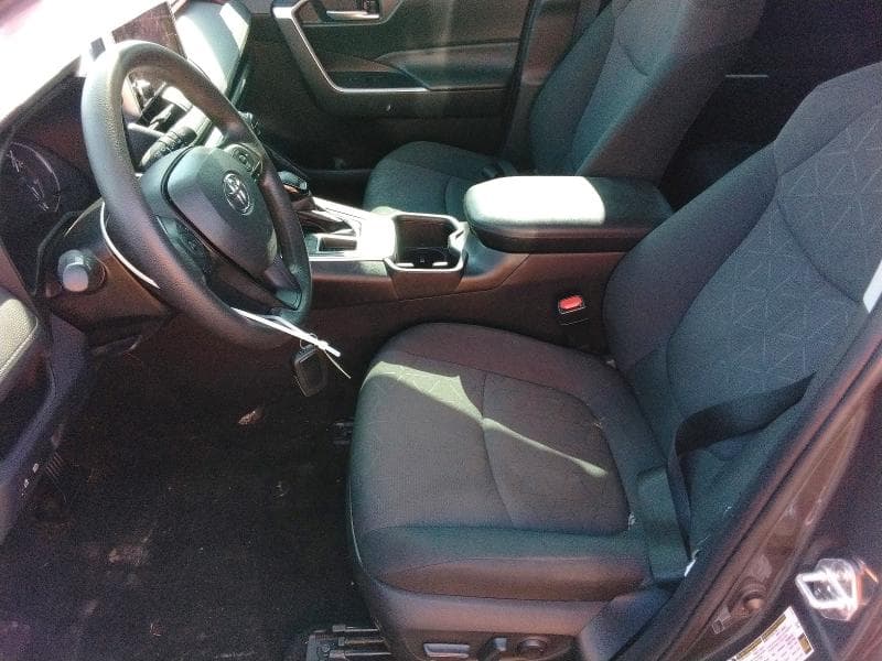 2024 TOYOTA RAV4 XLE 7