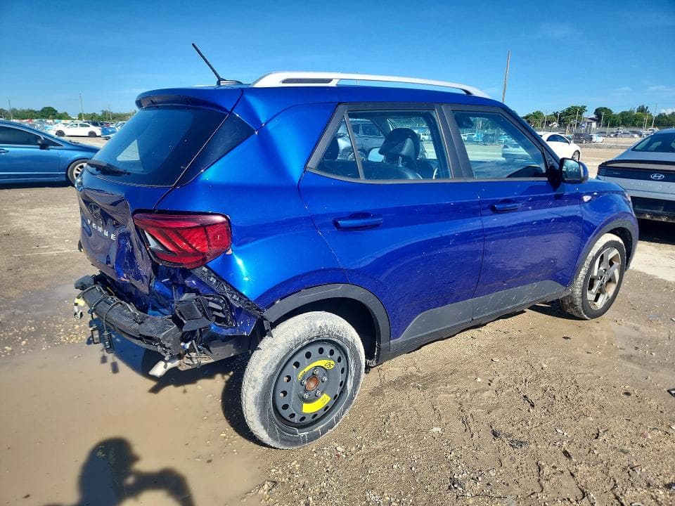 2023 HYUNDAI VENUE LIMITED 3